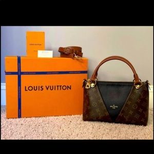Authentic Louis Vuitton V Monogram MM Canvas, Leather Tote Bag EUC